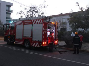 Incêndio em Ecoponto no Largo General Guerra