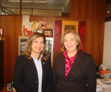 Comissária da Integração visita acampamento de ciganos