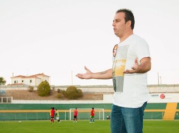 Mario Nelson castigado por comentários no facebook. Treinador pode estar de saída.