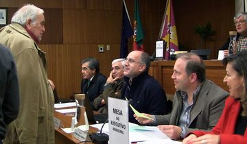 O Grande Momento da Assembleia Municipal: Sousa Gomes surpreende Pedro Ribeiro e Paulo Caetano (VÍDEO) O Grande Momento da Assembleia Municipal: Sousa Gomes surpreende Pedro Ribeiro e Paulo Caetano (VÍDEO)