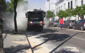 Derrame corta trânsito em Almeirim. Presidente da Câmara envia recados a Lisboa (VÍDEO)