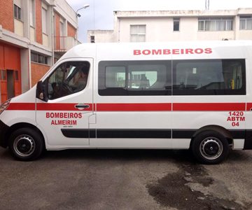 Bombeiros Voluntários de Almeirim recebem nova ambulância