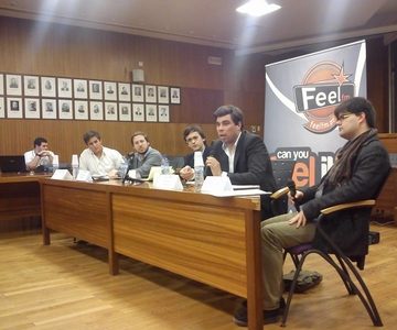 Feel FM juntou jovens para debater 25 abril Feel FM juntou jovens para debater 25 abril