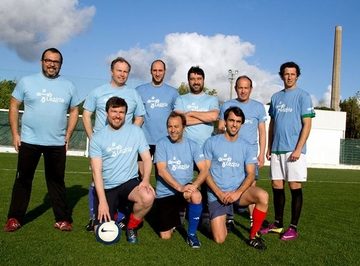 Presidente da Câmara de Almeirim de calções, t-shirt … e botas de futebol Presidente da Câmara de Almeirim de calções, t-shirt … e botas de futebol