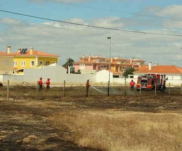 Bomba de Gasolina em perigo após incêndio (fotogaleria)