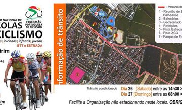 Fim-de-semana com trânsito congestionado Fim-de-semana com trânsito congestionado