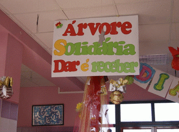 Agrupamento Fazendas de Almeirim ajuda alunos carenciados com “árvore solidária”