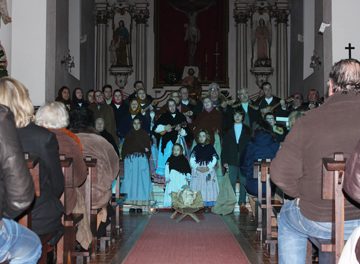 Igreja cheia no Encontro de Cantares ao Menino