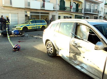 Dois mortos em acidente no centro de Almeirim (VIDEO)