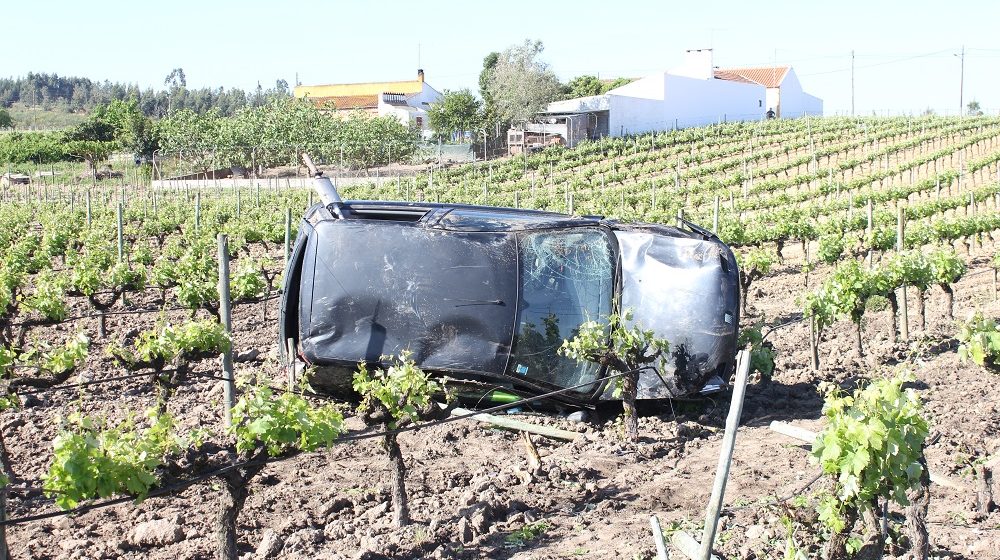 Aparatoso despiste em Fazendas de Almeirim