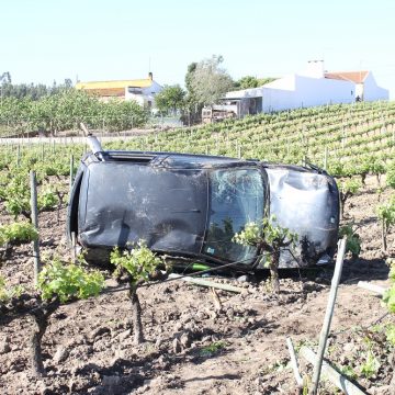 Aparatoso despiste em Fazendas de Almeirim