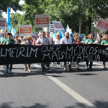 Falta de médicos em Almeirim chega a manifestação com milhares de pessoas