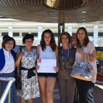 Aluna das Fazendas recebe prémio de Ana Maria Magalhães e Isabel Alçada