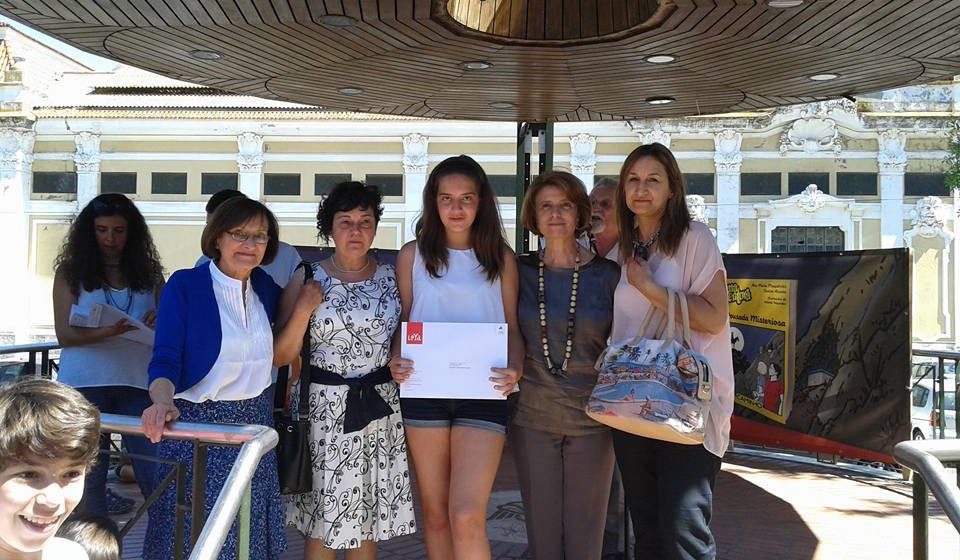 Aluna das Fazendas recebe prémio de Ana Maria Magalhães e Isabel Alçada