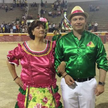 Presidente da Câmara padrinho da Marcha de Almeirim. Pedro Ribeiro de pasteleira com ceirão Presidente da Câmara padrinho da Marcha de Almeirim. Pedro Ribeiro de pasteleira com ceirão