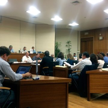 Oposição “coliga-se” para tentar baixar o IMI