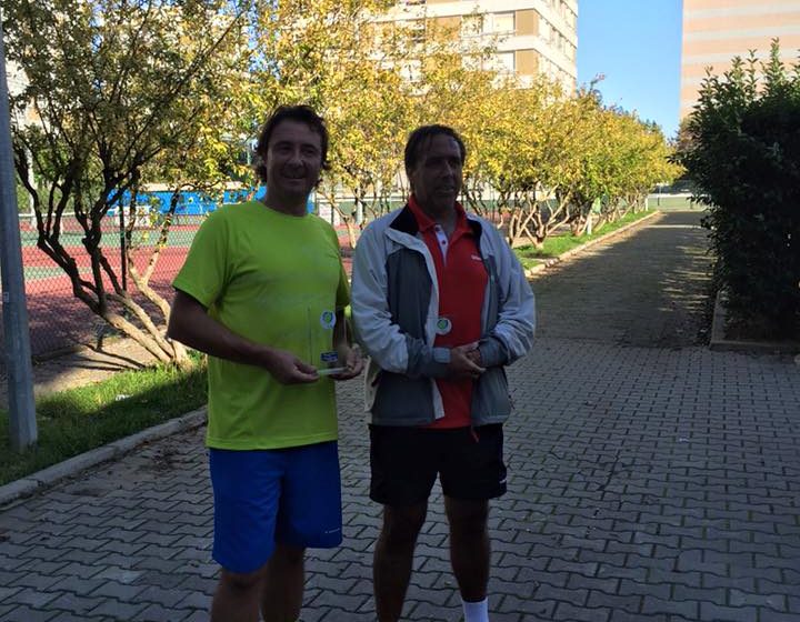 Veteranos de Almeirim vencem em +35 e +45