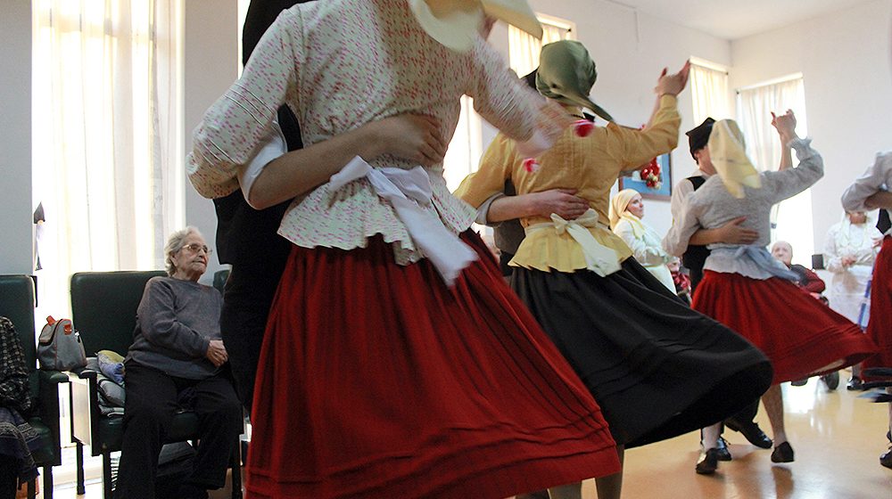 Música e Folclore na Festa de Natal do Lar de São José (c/fotos e vídeo)