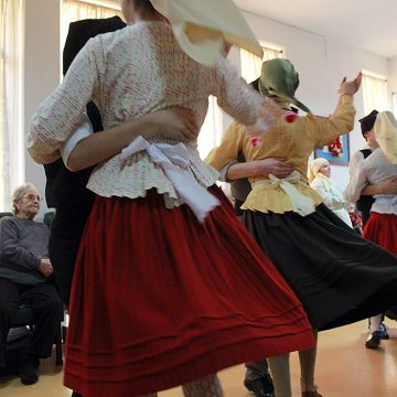 Música e Folclore na Festa de Natal do Lar de São José (c/fotos e vídeo)