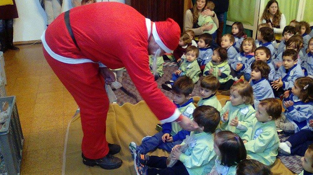 Pai Natal distribui Pão