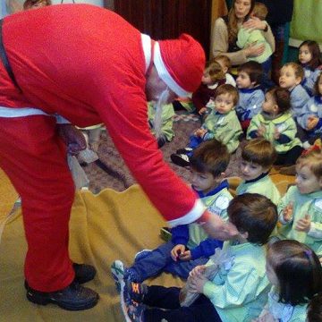 Pai Natal distribui Pão Pai Natal distribui Pão