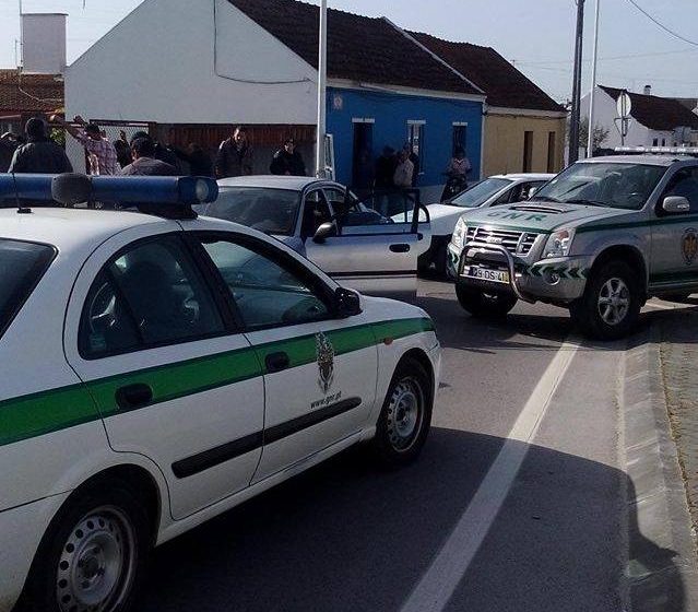 Última hora: Alegado assaltante atira-se do carro