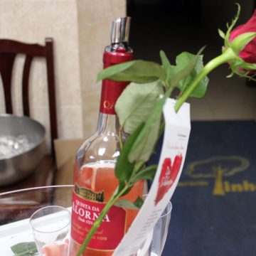 Rosas, vinhos rosé e comida de Almeirim satisfazem namorados (VIDEO)