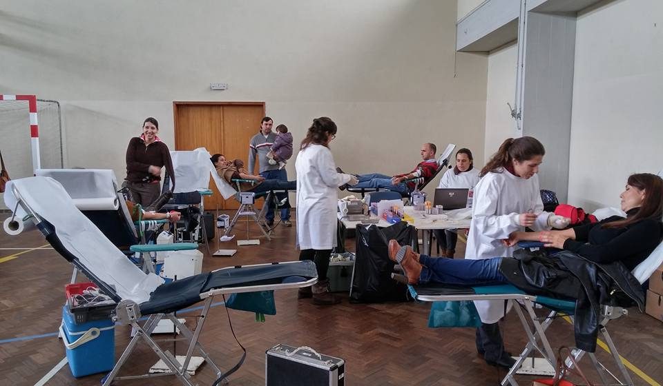 Almeirinenses ajudam o próximo