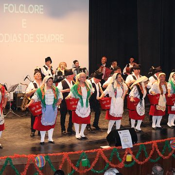 Folclore e Melodias de Sempre do Rancho Folclórico de Almeirim esgotou Cine Teatro (c/vídeo) Folclore e Melodias de Sempre do Rancho Folclórico de Almeirim esgotou Cine Teatro (c/vídeo)