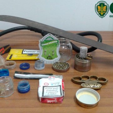 Autoridades apanham artigos roubados e droga Autoridades apanham artigos roubados e droga