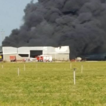 Fogo num armazém agrícola assusta (muito) em Benfica