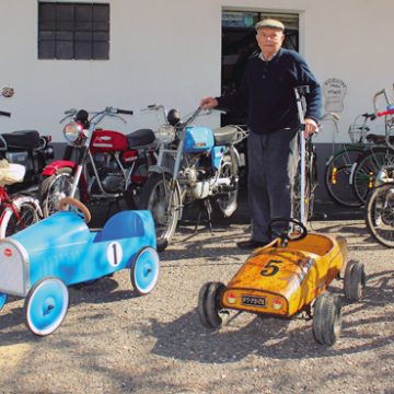 Empresário mais antigo há 66 anos a arranjar bicicletas (c/vídeo)