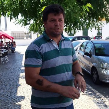 Treinador de atletismo salva gato debaixo de comboio