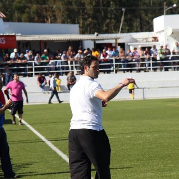 Inédito: Treinador acumula U. Almeirim e Raposense