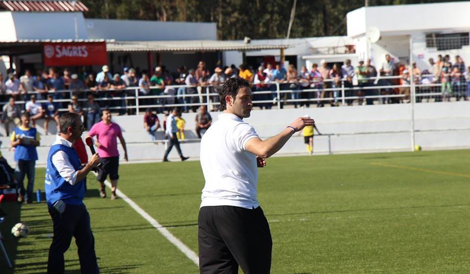 Inédito: Treinador acumula U. Almeirim e Raposense