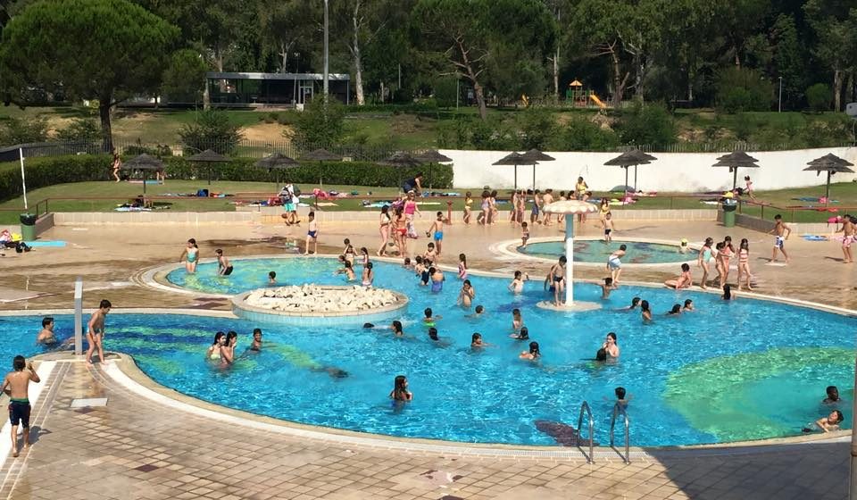 Piscinas encerram devido à falta de água