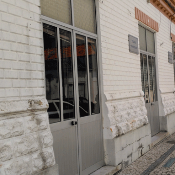 Talho de Almeirim e café no Casalinho assaltados