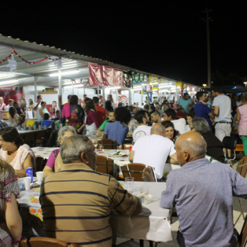 Festas abrem com enchente