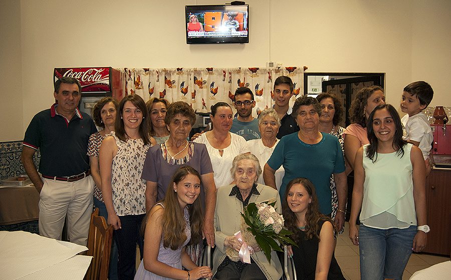Idosa completa 100 anos na Raposa (C/fotos)