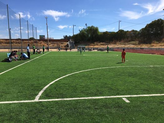 Há um novo campo de futebol sintético Há um novo campo de futebol sintético