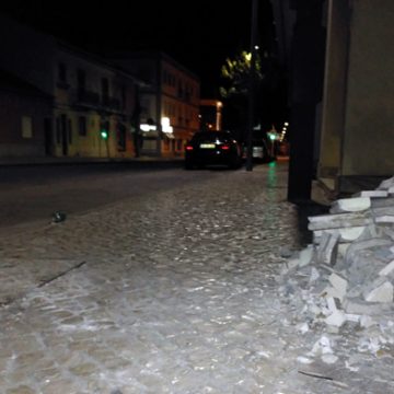 Queda de fachada causa danos materiais na rua de Coruche Queda de fachada causa danos materiais na rua de Coruche