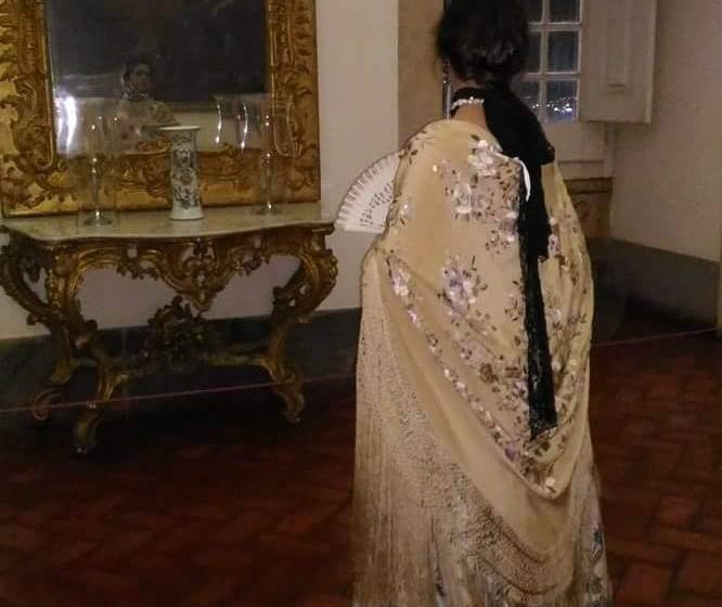 Cantora almeirinense canta parabéns ao Rei