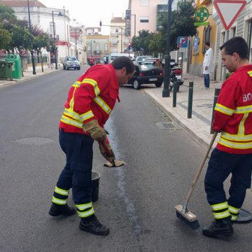 Derrame de gasóleo no centro da cidade