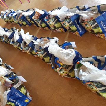 Agrupamento de Fazendas entrega 24 cabazes