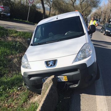 Carrinha despista-se perto da vala