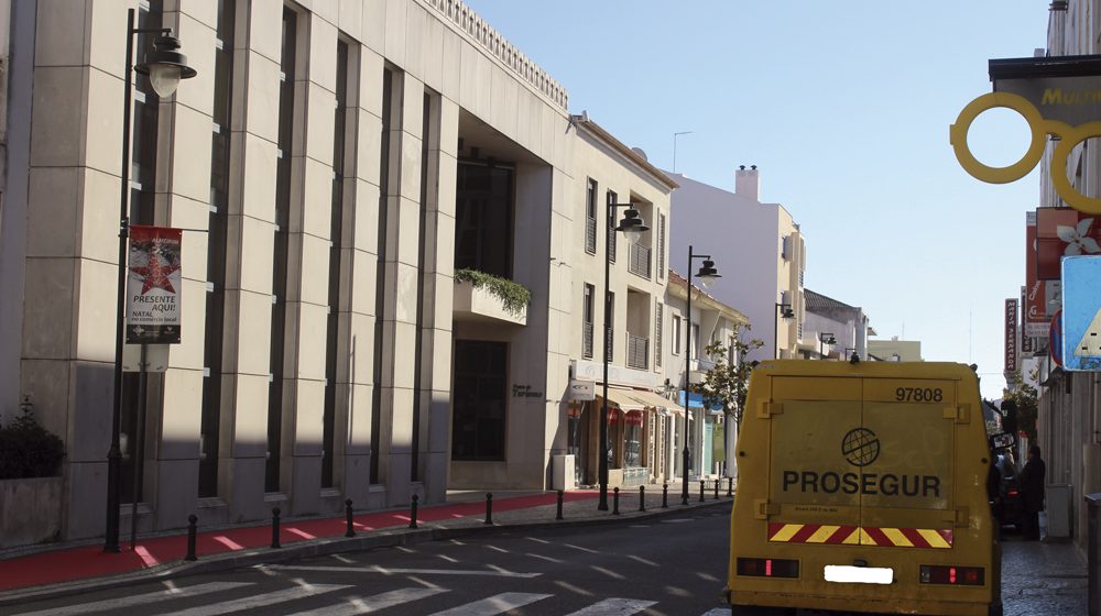 Contrastes – Câmara Municipal