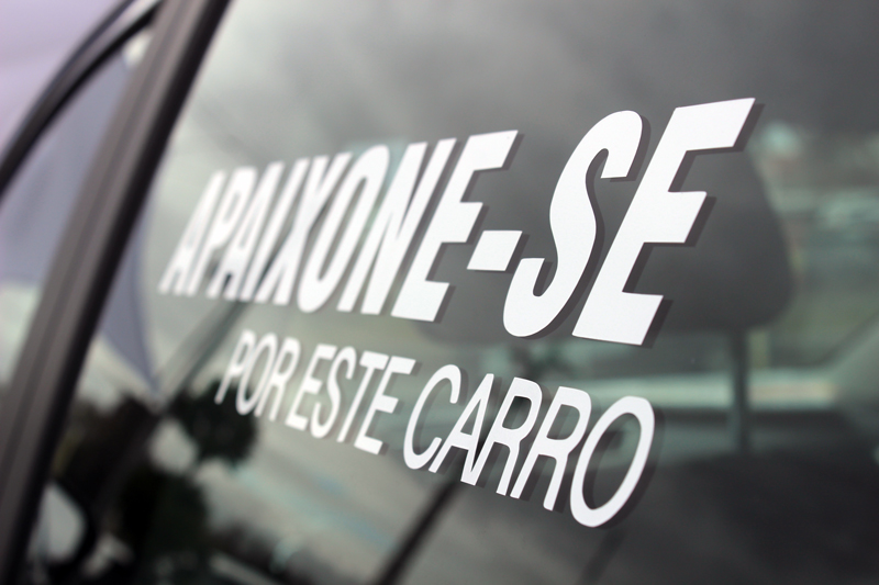 Stand de automóveis cria forma diferente de assinalar dia dos namorados Stand de automóveis cria forma diferente de assinalar dia dos namorados