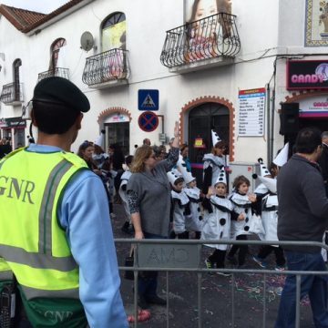 Carnaval limita trânsito em Benfica do Ribatejo
