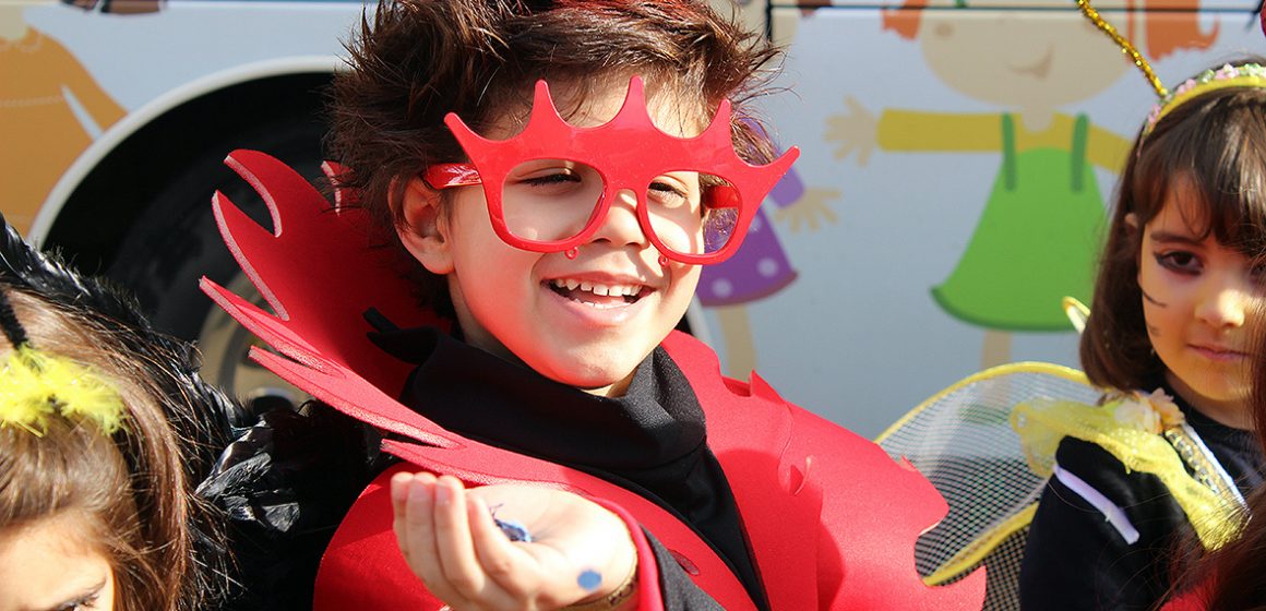 Alunos das escolas de Almeirim saem à rua para desfile de Carnaval (fotos)