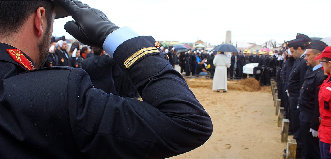 Morte de Bombeiro em Almeirim: Despedida muito emocionada (fotos)